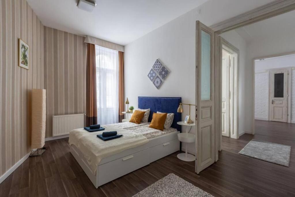 Chic, Captivating Space Near Opera House Budapest Bagian luar foto